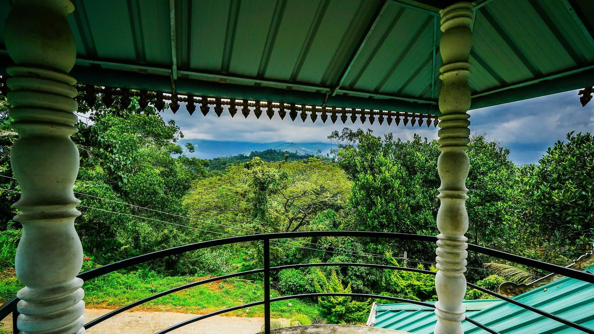 Oyo 10029 Hotel Munnar Breeze Anachal